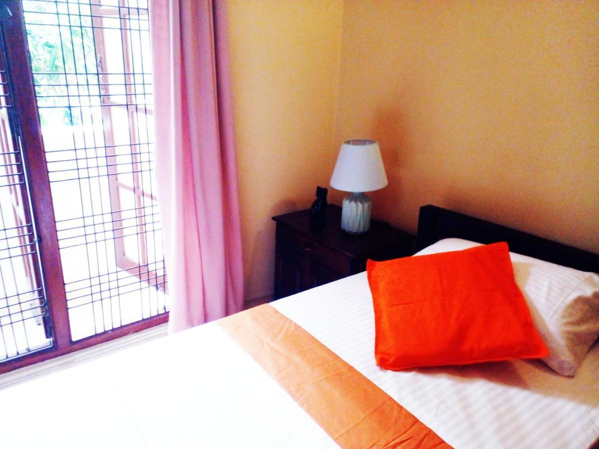 The Tourist Balcony Apartment Negombo Bagian luar foto