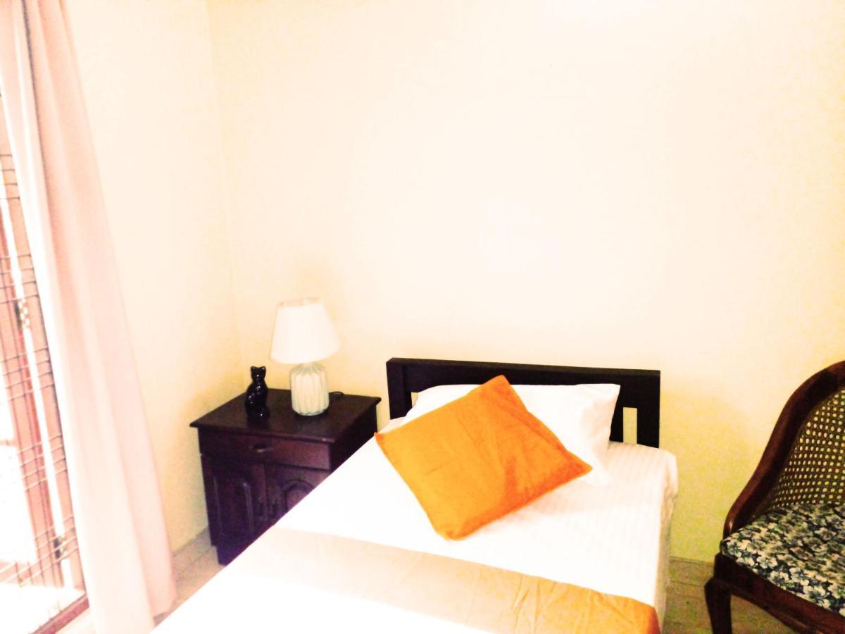 The Tourist Balcony Apartment Negombo Bagian luar foto