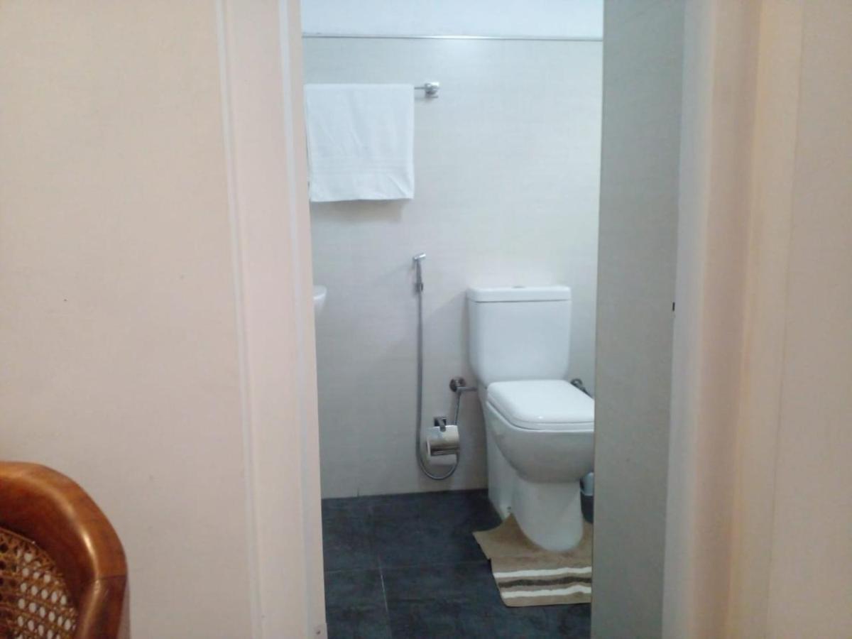 The Tourist Balcony Apartment Negombo Bagian luar foto