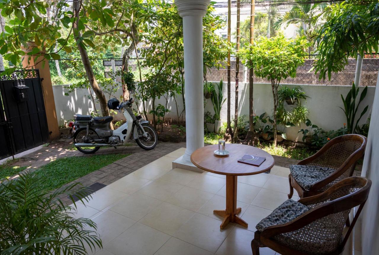 The Tourist Balcony Apartment Negombo Bagian luar foto